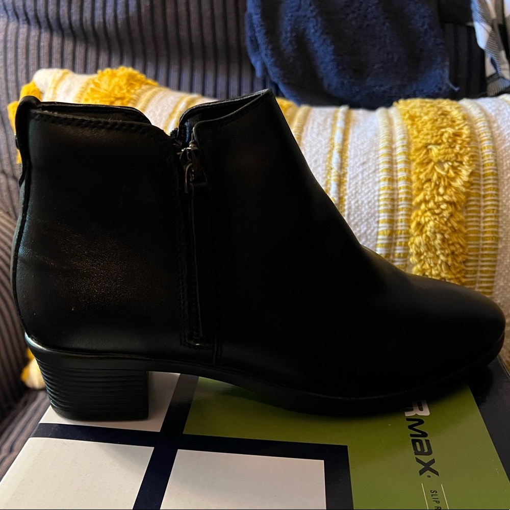 SR MAXX slip resistant booties